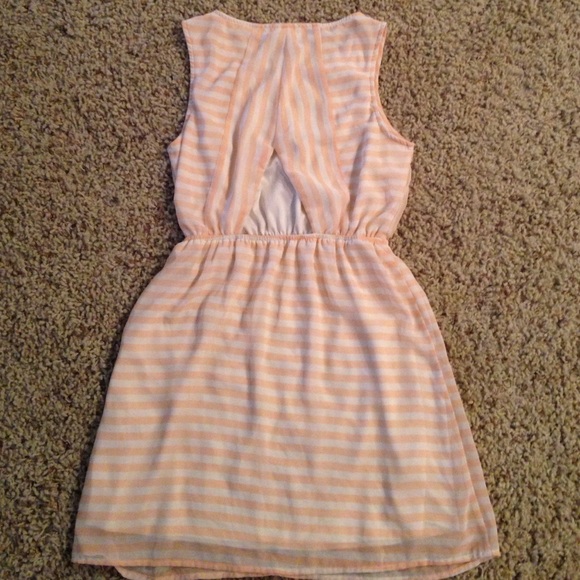 Perfect Spring Dress!! - Picture 2 of 4