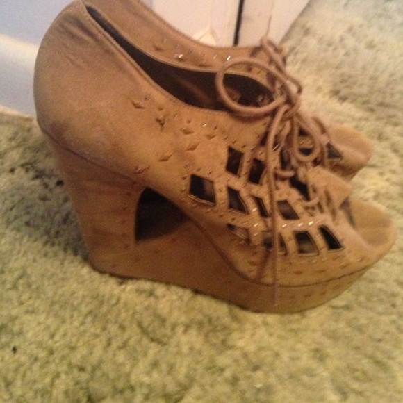 Gianni Bini Wedges - Picture 2 of 2