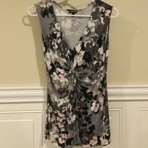 Sleeveless v neck