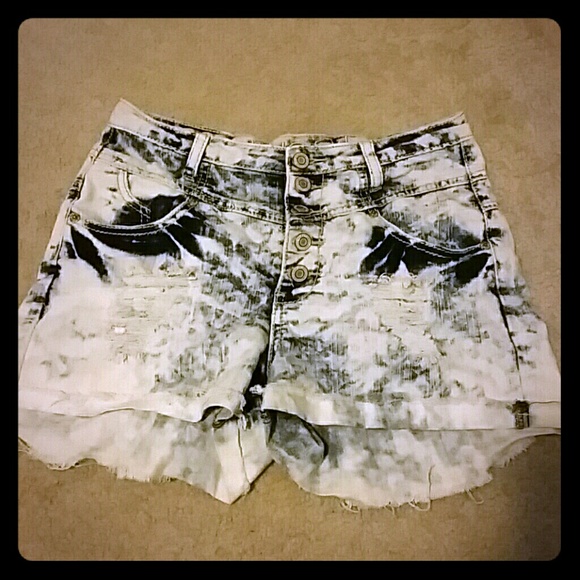 High waisted bleached shorts - Picture 1 of 2