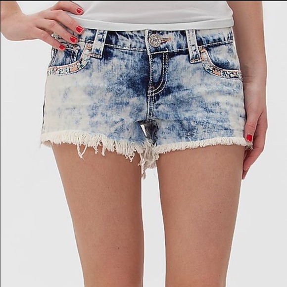 Day trip Gemini stretch short