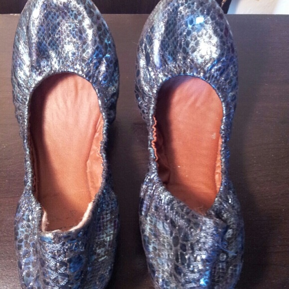 lucky brand snakeskin flats