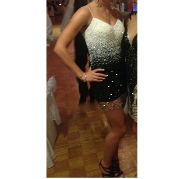 Musani Dress - Picture 3 of 3