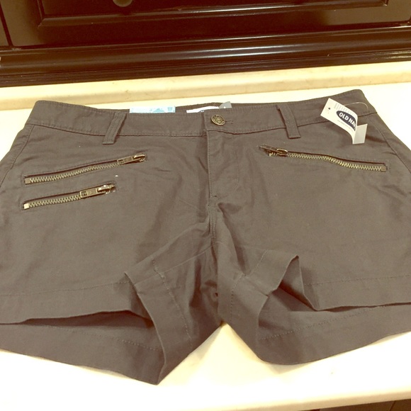 Old Navy Pants - Old navy Size 6 regular shorts- grey Charles