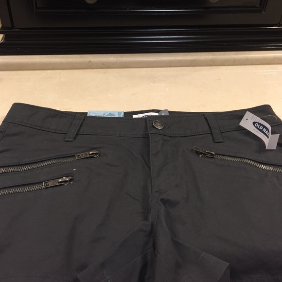 Old navy Size 6 regular shorts- grey Charles - Picture 2 of 3
