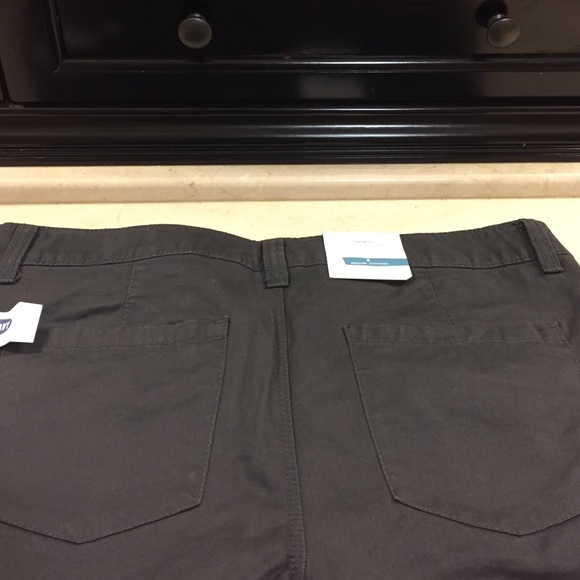 Old navy Size 6 regular shorts- grey Charles - Picture 3 of 3