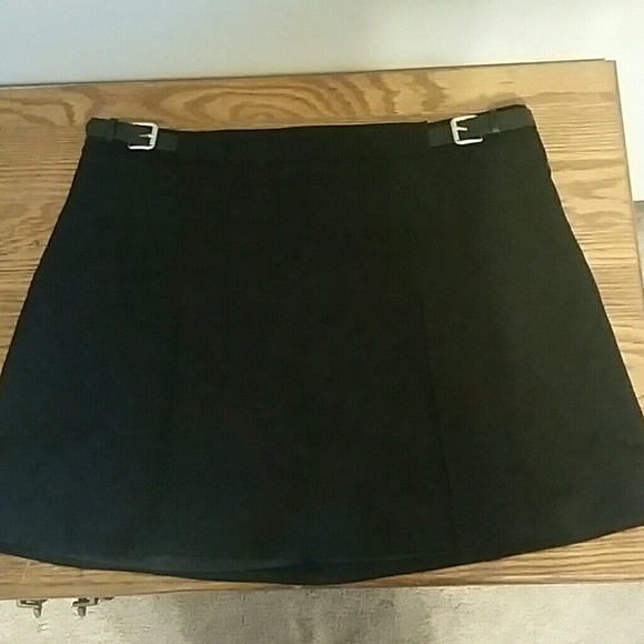 Black express skirt