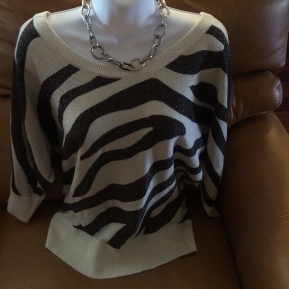 ‼️ZEBRA PRINTED SWEATER🎉 - Picture 1 of 4