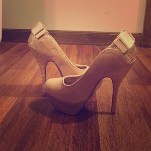 Beige/nude heels