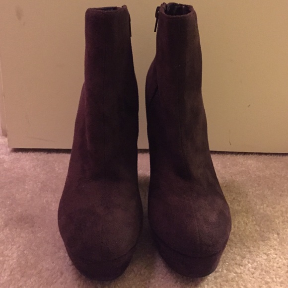 Faux brown suede booties - Picture 2 of 4
