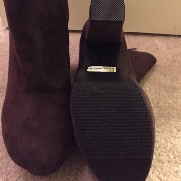 Faux brown suede booties - Picture 3 of 4