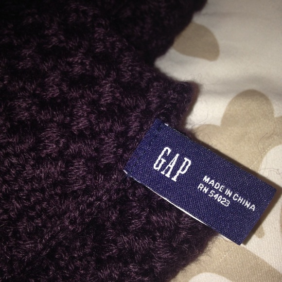 GAP Scarf 💜 - Picture 2 of 2