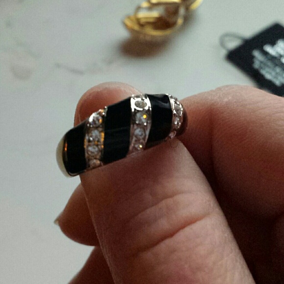 RING - Picture 3 of 3