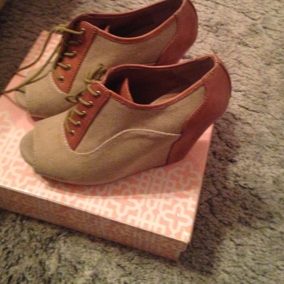 Gianni Bini wedges