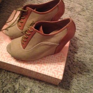 Gianni Bini wedges