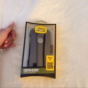 Brand new in box Black 5c otter box with clip