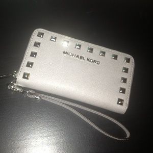 Light grey Micheal Kors zippy compact wallet