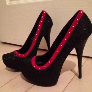 Black pumps with hot pink studded trim, size 6