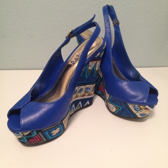 Blue peep-toe wedge printed heels - Picture 2 of 3