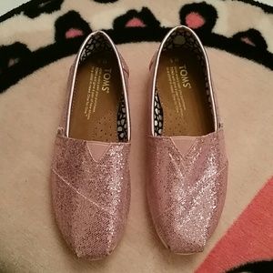 New light pink glittery TOMS