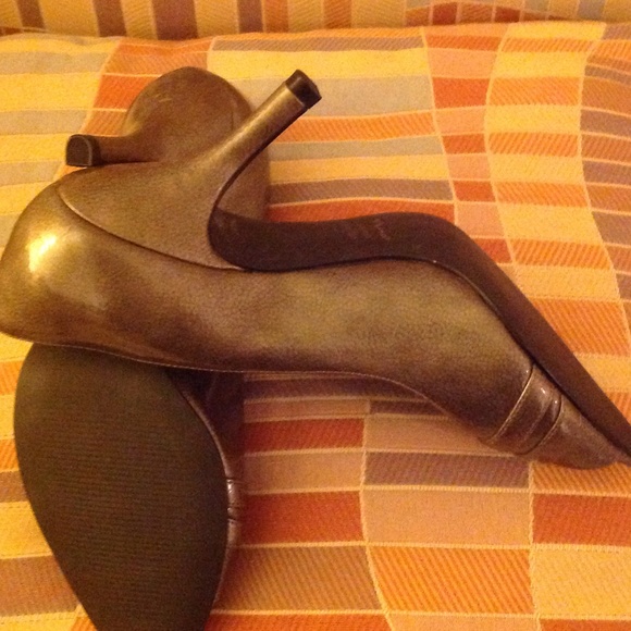 Grey Patten Leather Pump NWOT - Picture 4 of 4