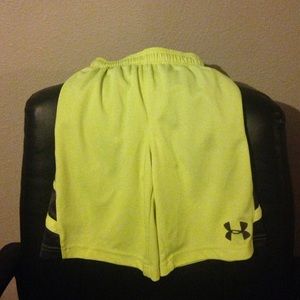 Under armour short size yxs great conditions