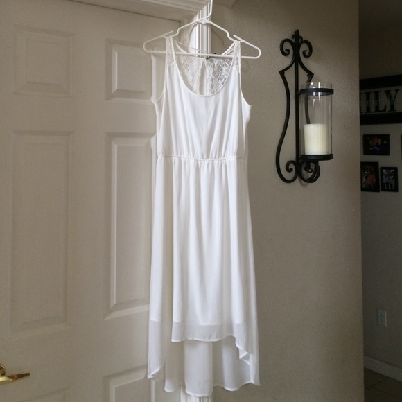 Soft white sheer hi-low dress w/ cut out - Picture 3 of 4