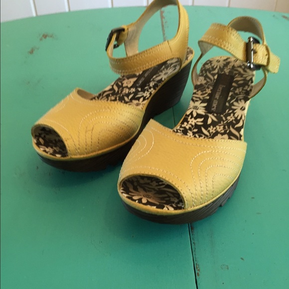 BERNIE MEV 'MONEY' OPEN-TOE LIME WEDGE SANDAL