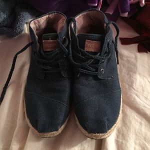 Toms super cute blue shoes! PRICE DROP❤️❤️❤️❤️