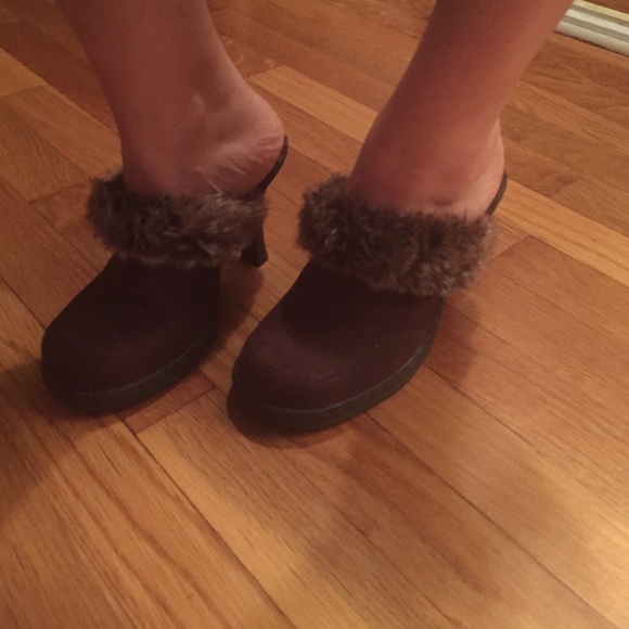 brown shoes - Picture 2 of 2