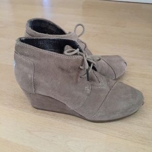 Suede tom wedges