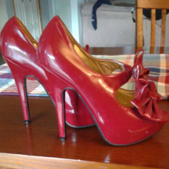 Red Platforms - Picture 2 of 4