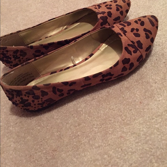 cheetah print flats w/sparkles size 8