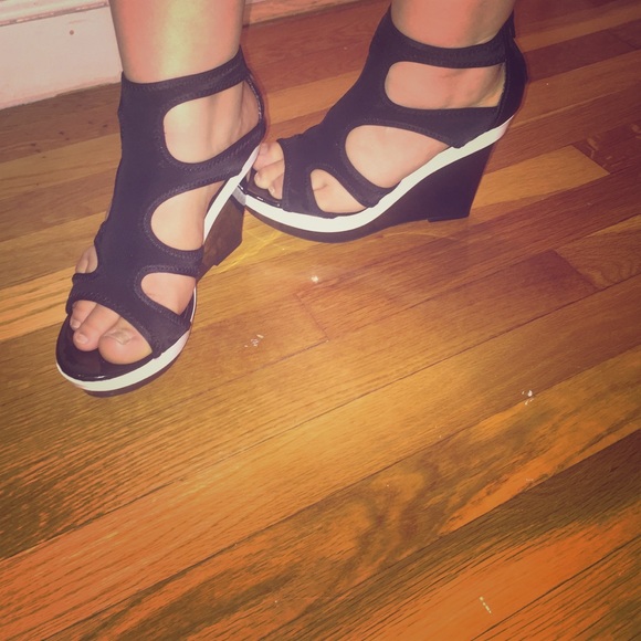 Simply vera VARA WANG - Picture 1 of 2