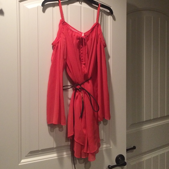 BKE cold shoulder tunic