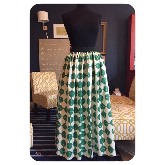 NWOT Maxi skirt with POCKETS
