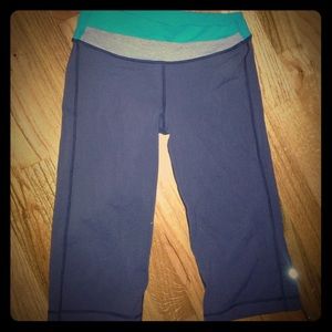 Gray Lululemon crop yoga pants