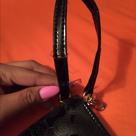 Michael Kors wristlet - Picture 2 of 2