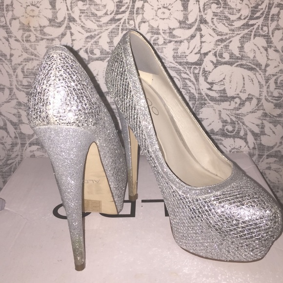 Loawen silver sequins shoe - Picture 2 of 4