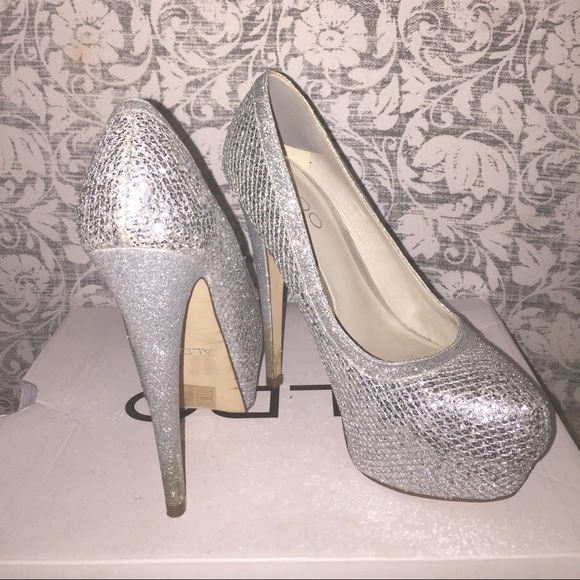 Loawen silver sequins shoe - Picture 4 of 4