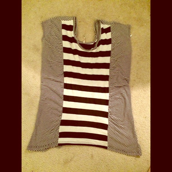 Funky black and white tee. S/M
