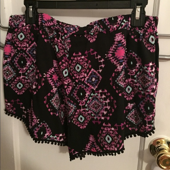 Patterned shorts - Picture 2 of 2