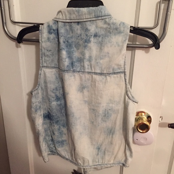 Cute top - Picture 2 of 2