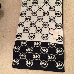 Beautiful New Michael Kors scarf