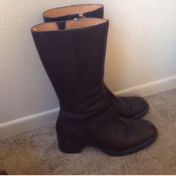Cute brown leather boots - Picture 2 of 3