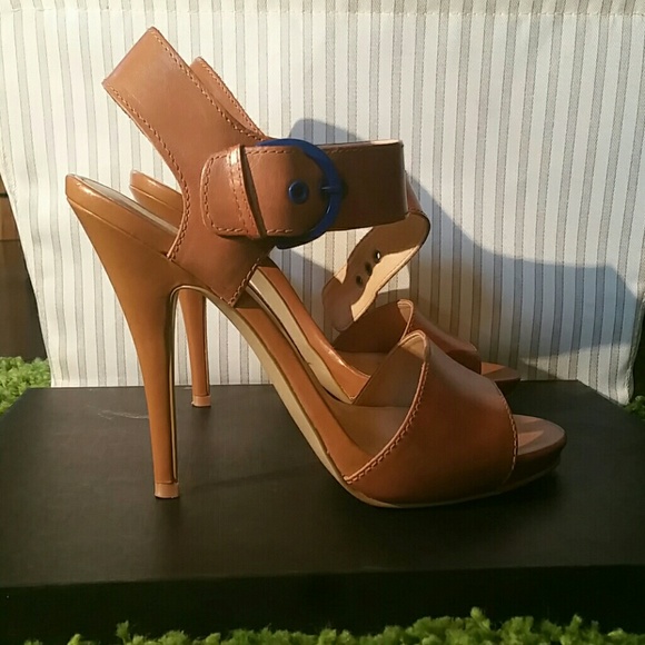 Beige French Connection high Heels Tan