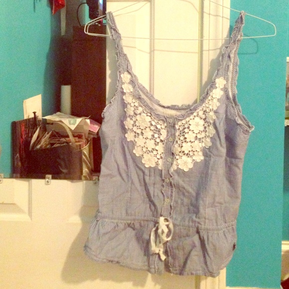 Abercrombie and Fitch Seersucker Tank - Picture 2 of 3