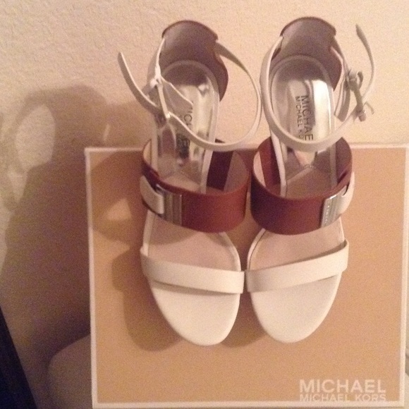 💕MAKE AN OFFER💕MK GUILIANA ANKLE STRAP HEELS 💯