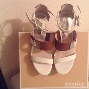 💕MAKE AN OFFER💕MK GUILIANA ANKLE STRAP HEELS 💯