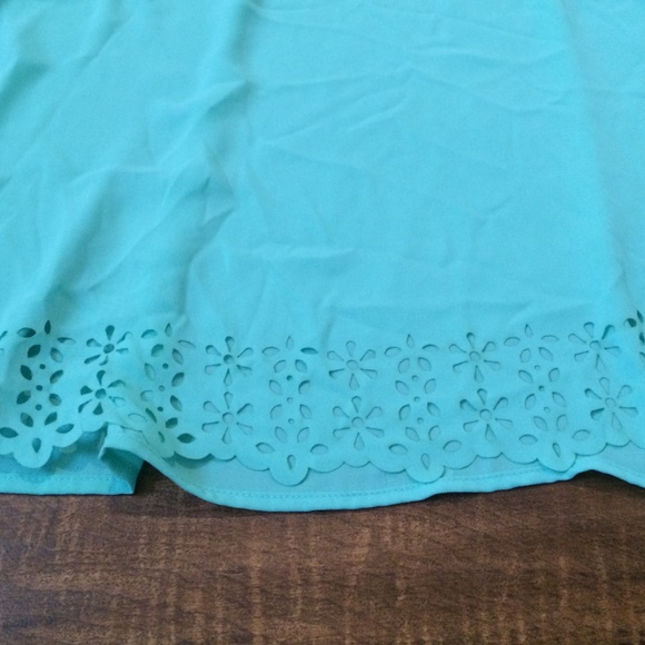 Lush Mint color tank with eyelet trim design - Picture 2 of 4